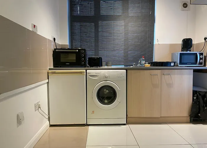Birmingham City Centre One Bedroom Apartment - Free Parking, Free & Fast Wifi, 24Hr Check-In, Nearby O2 Academy, The Mailbox & Broad Street
